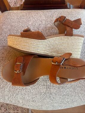 Lucky Brand Tan Espadrille Wedge Sandals size 81/2   3” wedge